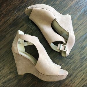 Nine West nude wedges 👠